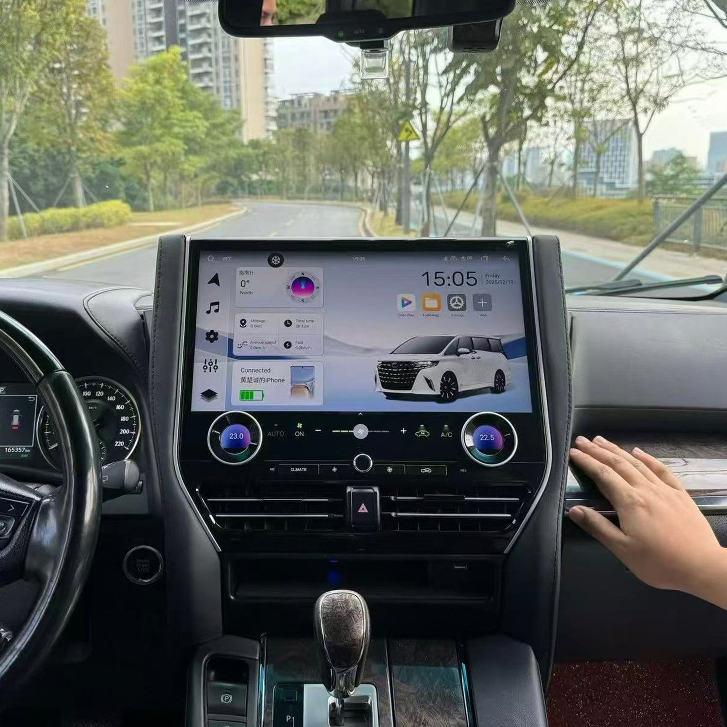 Toyota Alphard 2015-2023 16.8-inch andriod car stereo carplay andriod auto 360 panoramic view